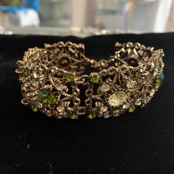 🆕🔥Laced Sage Green Antique Gold Bracelet - Picture 6 of 7